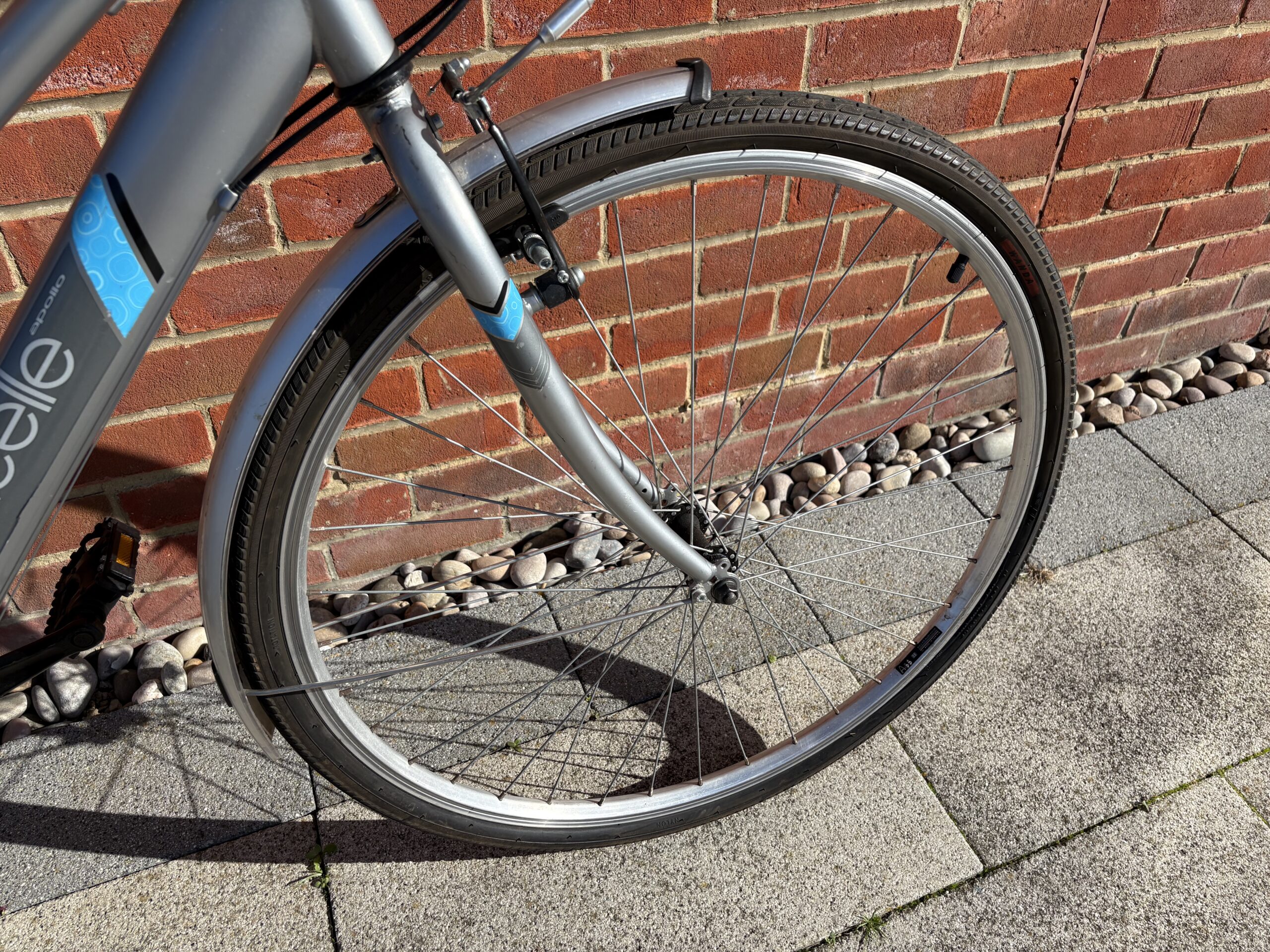 Apollo Excelle Step Through Bike - Image 2